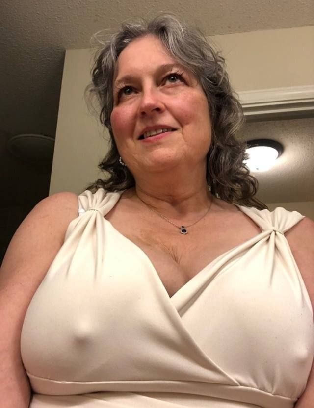 I'M AVAILABLE FOR FULL BODY RUB AND FULL SERVICE& I WORK ALONE, TEXT ME NOW FOR AN UNFORGETTABLE EXPERIENCE - Image 3